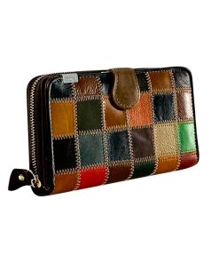 Descoperă eleganța și funcționalitatea perfect echilibrate în Portofelul Damă Piele Adriana! Acest portofel multicolor, cu un aspect mat rafinat, reprezintă soluția ideală pentru cei care doresc să aibă întregul buget la îndemână, dar în siguranță. Cu două compartimente spațioase și numeroase buzunare, acest portofel îți oferă posibilitatea de a-ți organiza cardurile, actele și sumele de bani într-un mod practic și estetic.