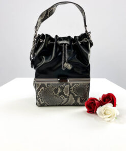 Geantă Antonia Neagră: Rafinament și Spațiu în Piele Eco.